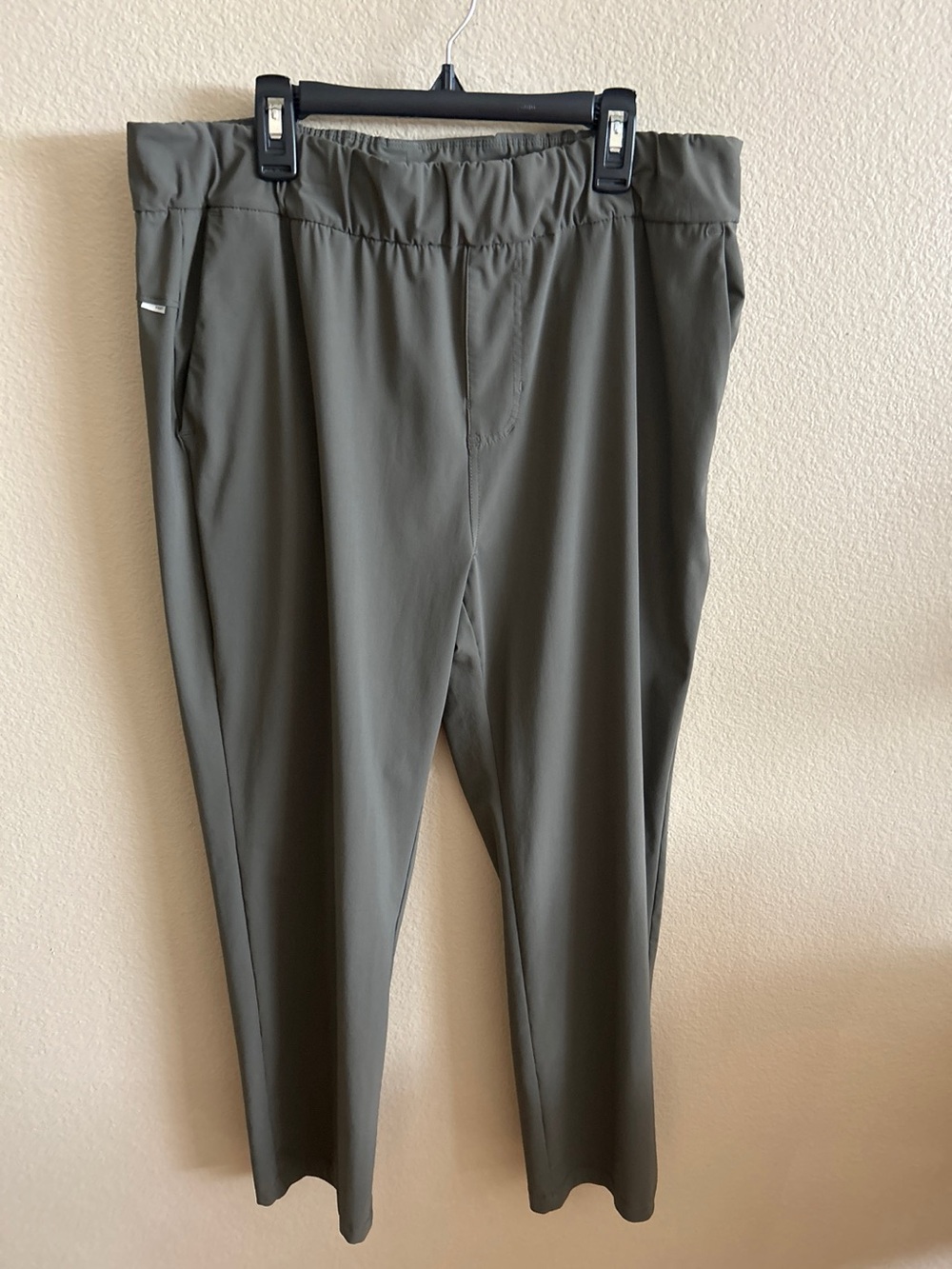 Vuori Olive Green Stretch Jogger Pants
